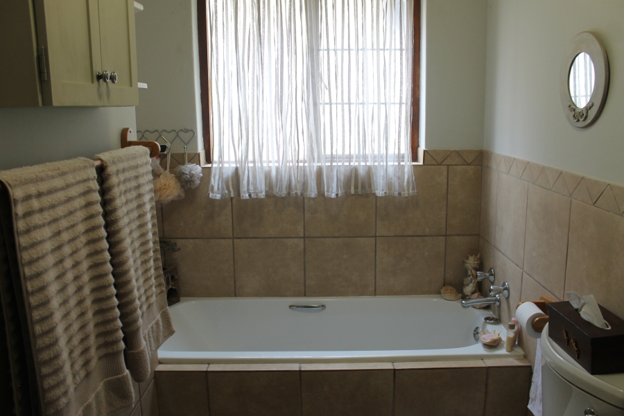 3 Bedroom Property for Sale in The Coves North West